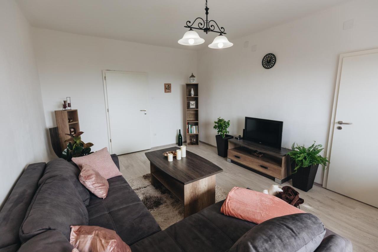 Magas-Lak Apartman Eger Luaran gambar